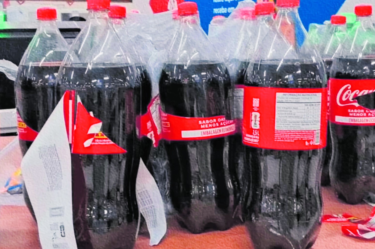 Coca-Cola ressarce lojas por furto de figurinhas da Copa do 