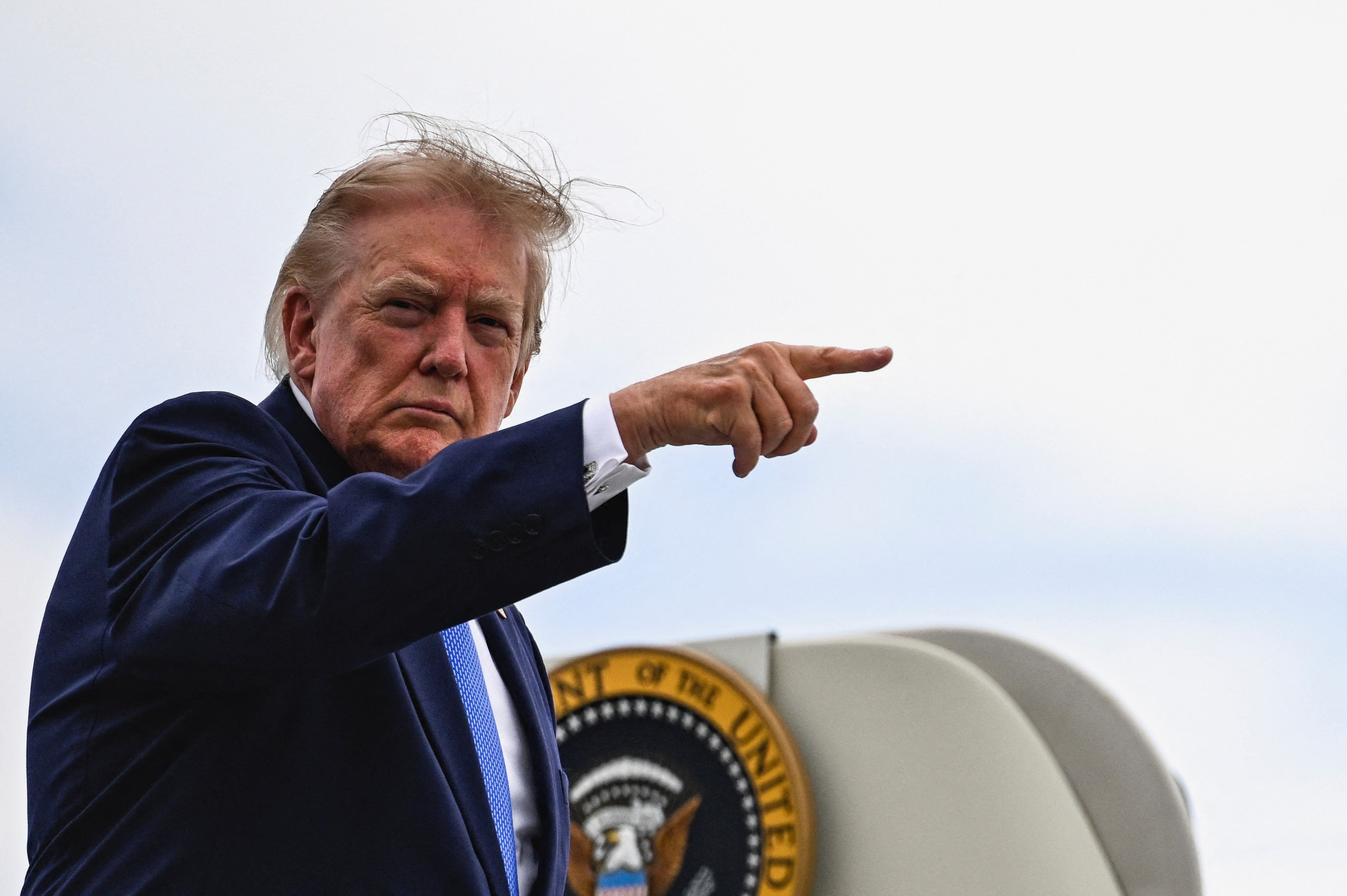 Déjà vu no Irã: Trump repete padrão de ameaçar e depois recuar na guerra - QTU Questões do Universo