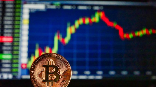 Bitcoin sobe com lançamento de ETFs futuros de ether nos EUA, mas não sustenta os US$ 28 mil