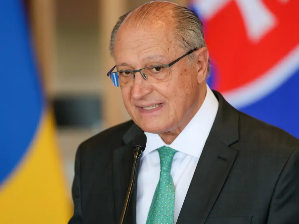 Indústria naval 'é soberania nacional, é estratégica, é desenvolvimento', diz Alckmin