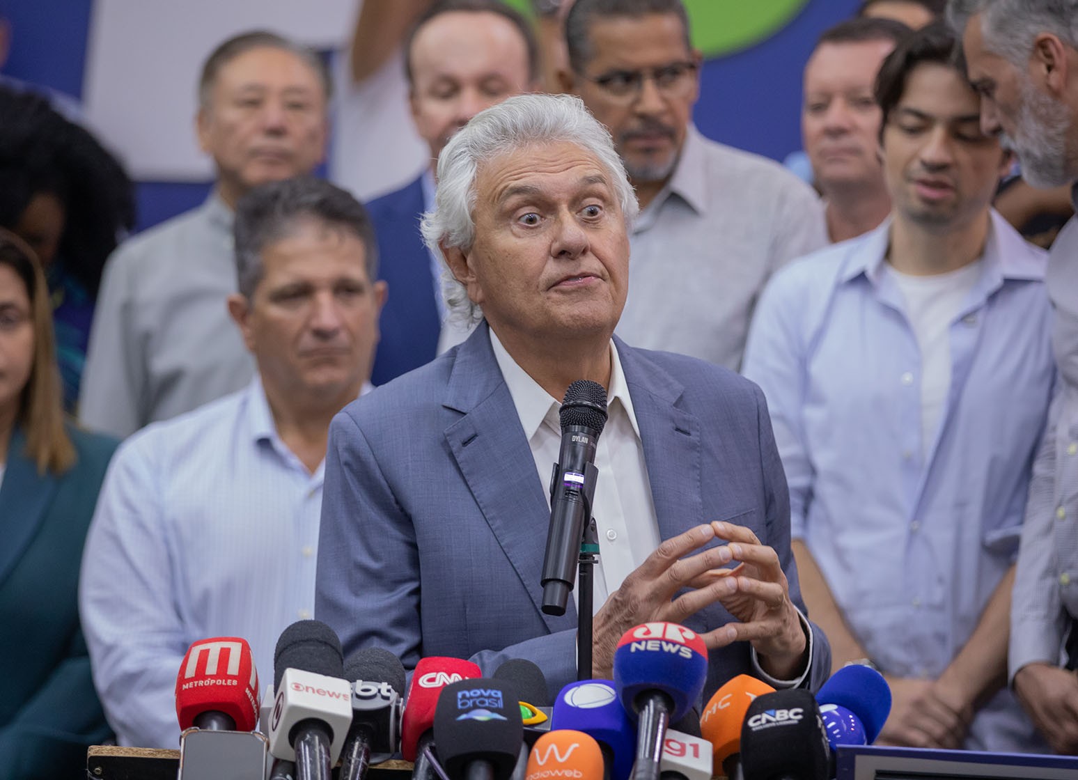 Flávio Bolsonaro incomoda diplomatas com falas sobre urnas eletrônicas