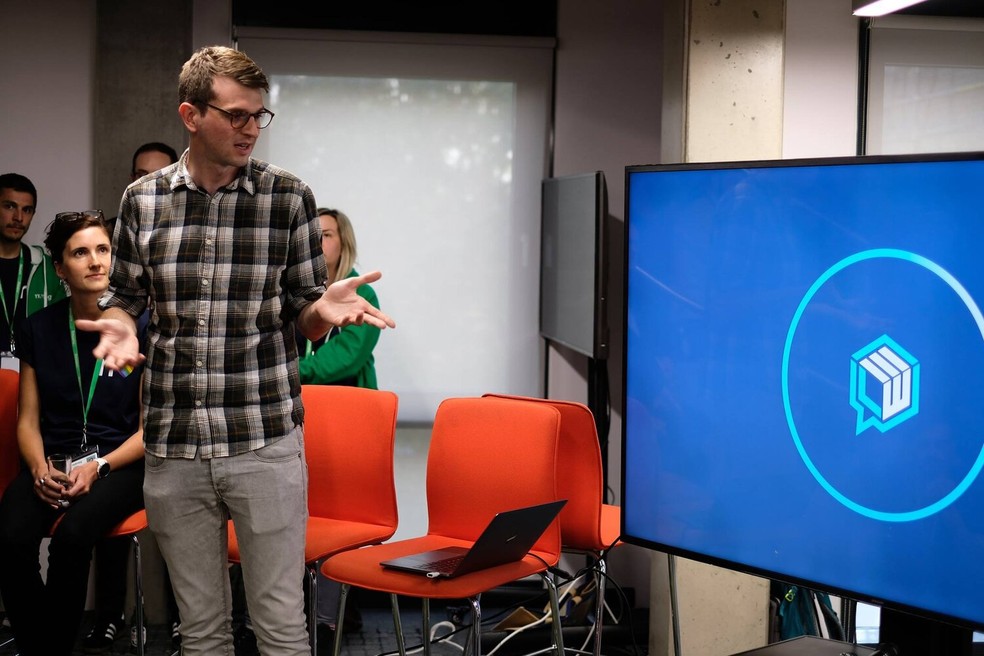 “Se você puder dar instruções claras, então a IA também poderá fazer isso [realizar as tarefas de maneira clara]”, disse Tom Hewitson, cofundador e CEO da General Purpose, durante palestra no South By Southwest (SXSW), em Austin, Texas (EUA) — Foto: Divulgação/General Puspose