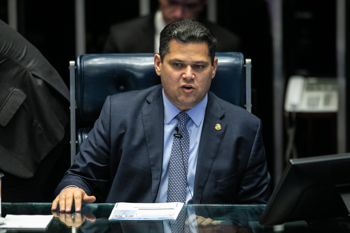 Alcolumbre apresenta emenda que pode facilitar licenciamento para exploração na Foz do Amazonas