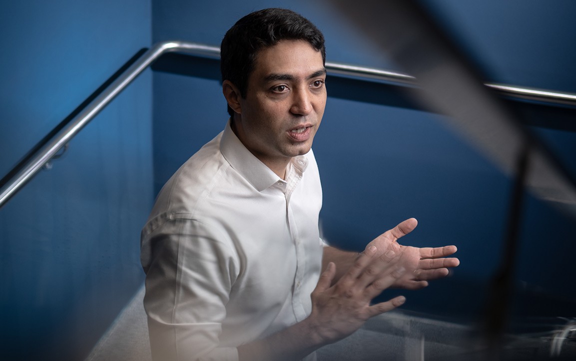 Juros saltam e dólar volta ao patamar de R$ 5