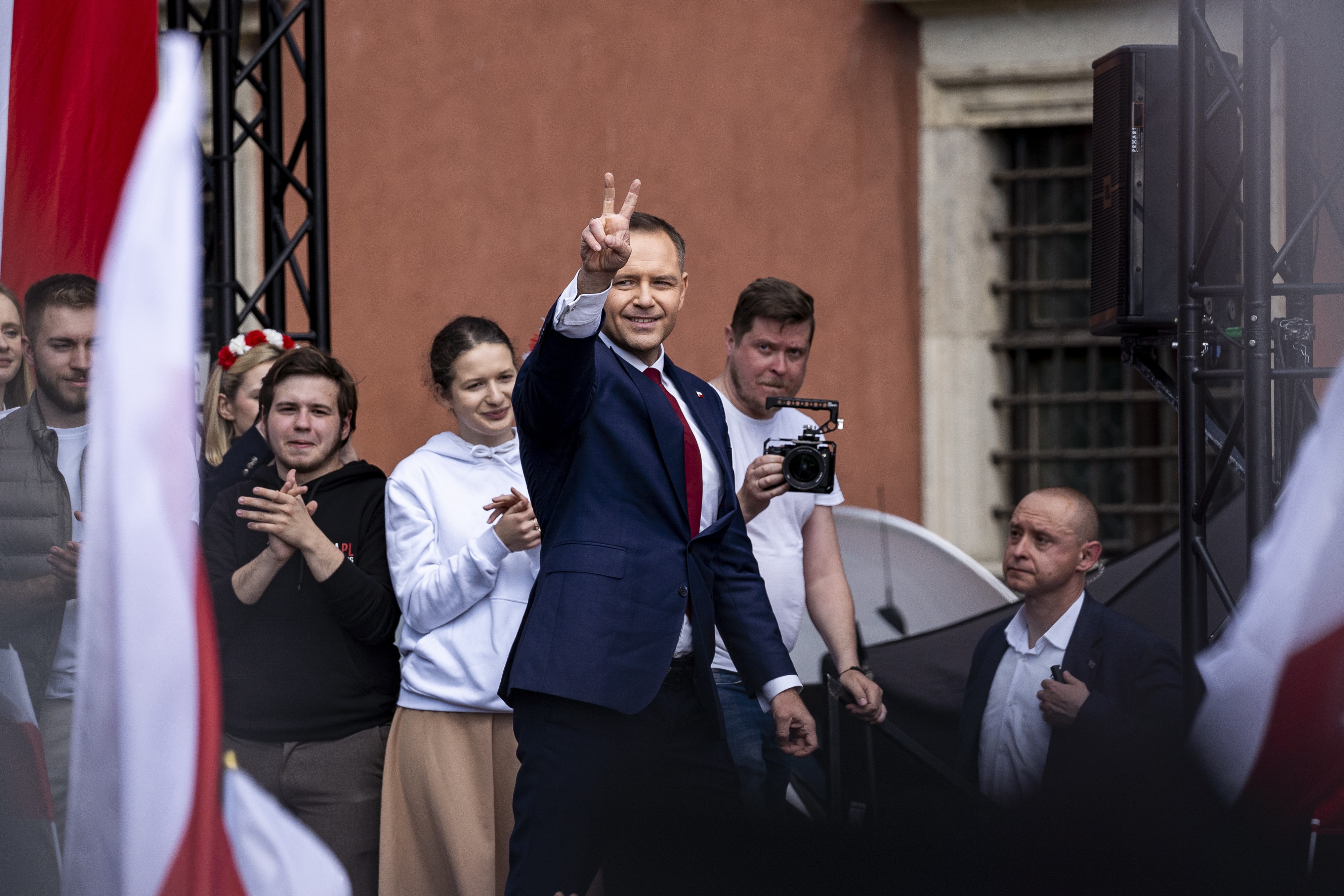 Nacionalista antissistema lidera apuração para presidente da Polônia