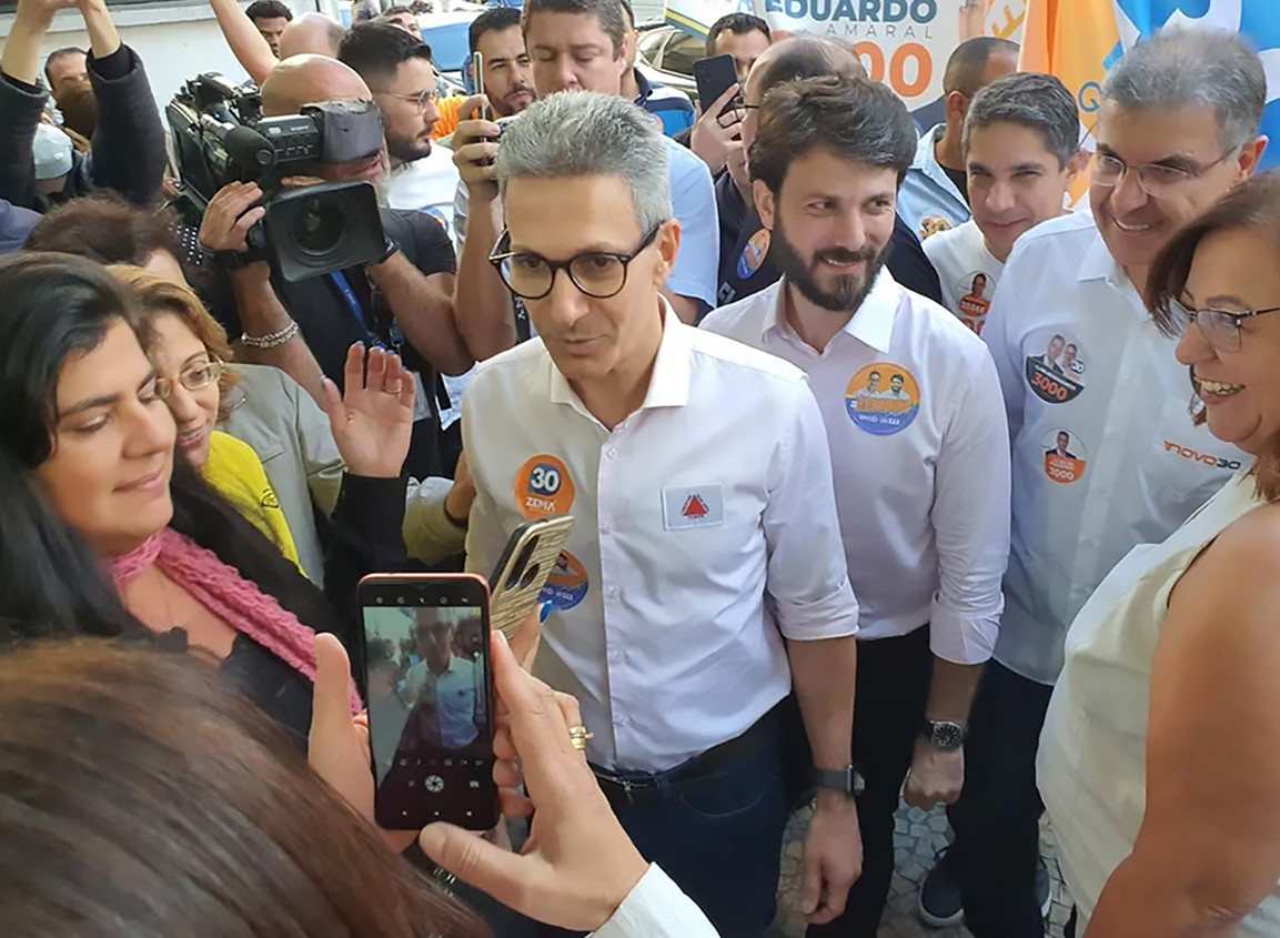 Zema passa a véspera da eleição com a família em Araxá - Foto