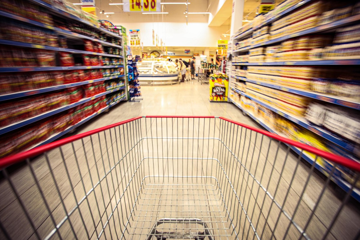 Vendas de supermercados crescem a ritmo superior ao do varejo em 2024 ...