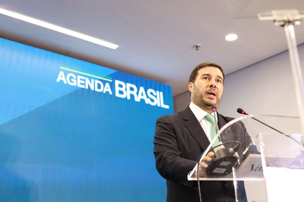 Rodrigo Maia em evento com empresários