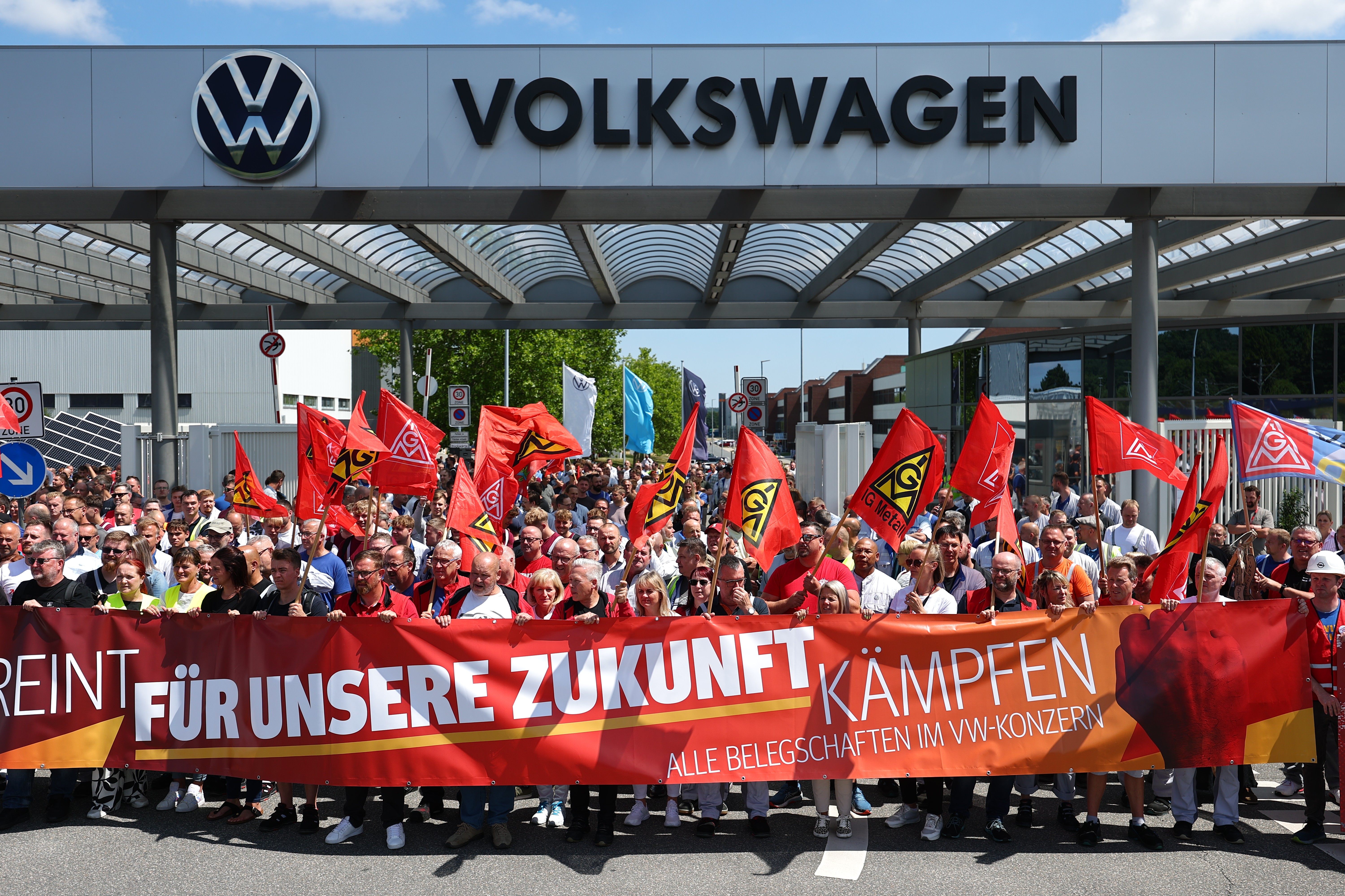 Plano de reestruturação da Volkswagen é bloqueado pela oposição trabalhista, dizem fontes