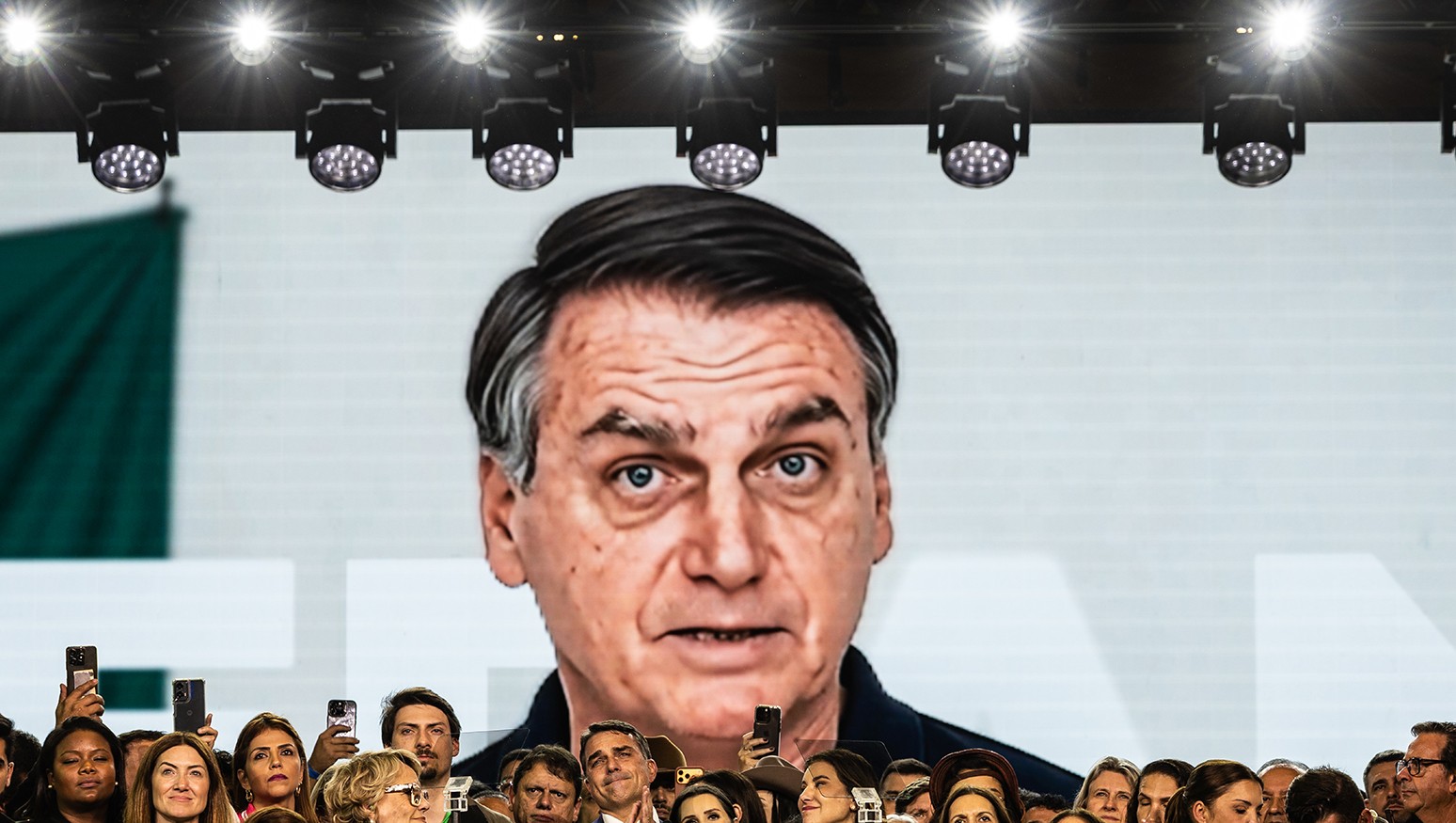 Defesa de Flávio diz ao TSE que uso de IA sem autorização da pessoa retratada não é deepfake