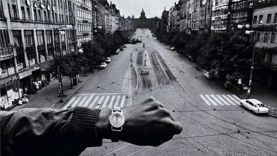 Josef Koudelka, o fotógrafo que retrata o mundo como se fosse uma peça de teatro