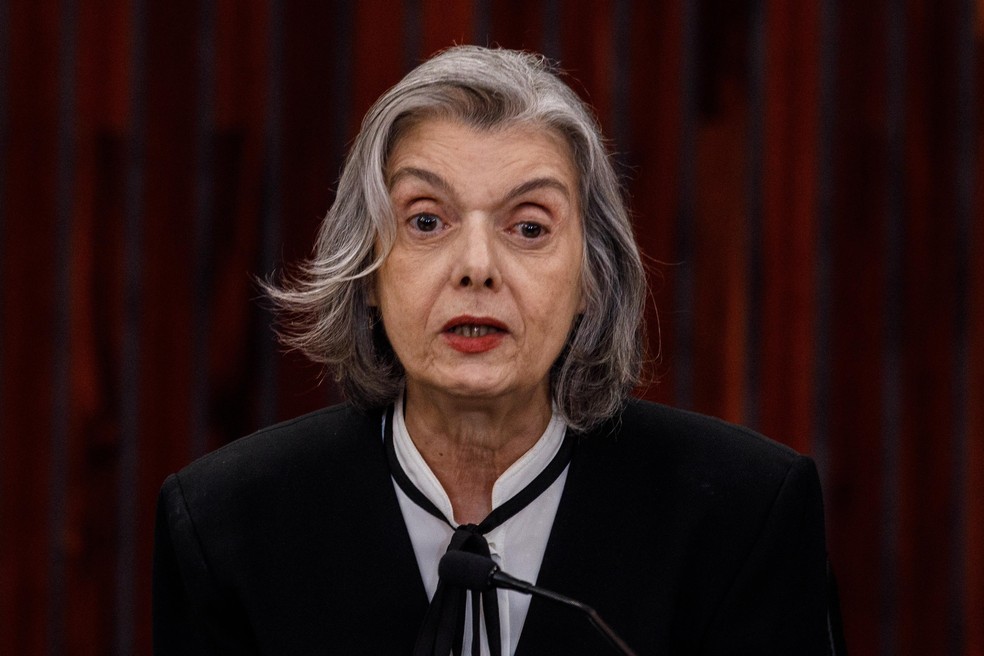 Segundo a presidente do TSE, a ministra Carmén Lúcia, "cada inovação tecnológica, cada novidade sobre redes sociais, é objeto de atenção e cuidado muito especial dessa Casa, pela repercussão que pode ter sobre o direito às liberdades, especialmente a liberdade de se informar e votar" — Foto: Brenno Carvalho/Agência O Globo