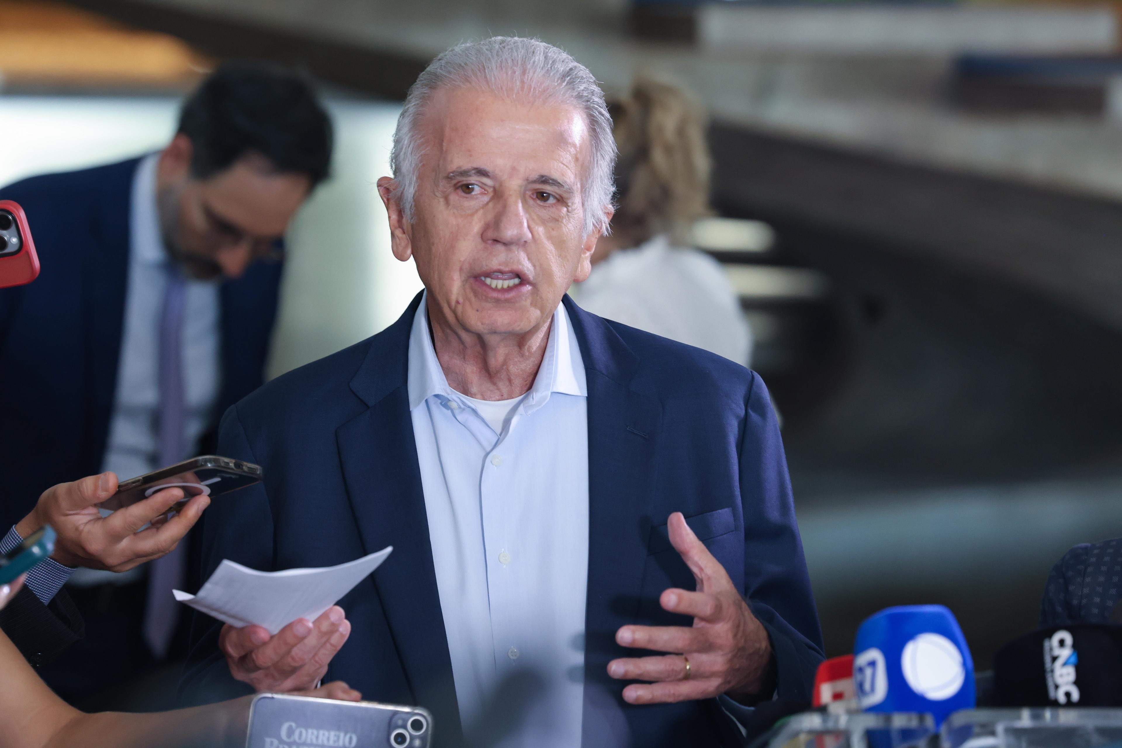 Ministro da Defesa critica classificação dos EUA para organizações criminais do Brasil