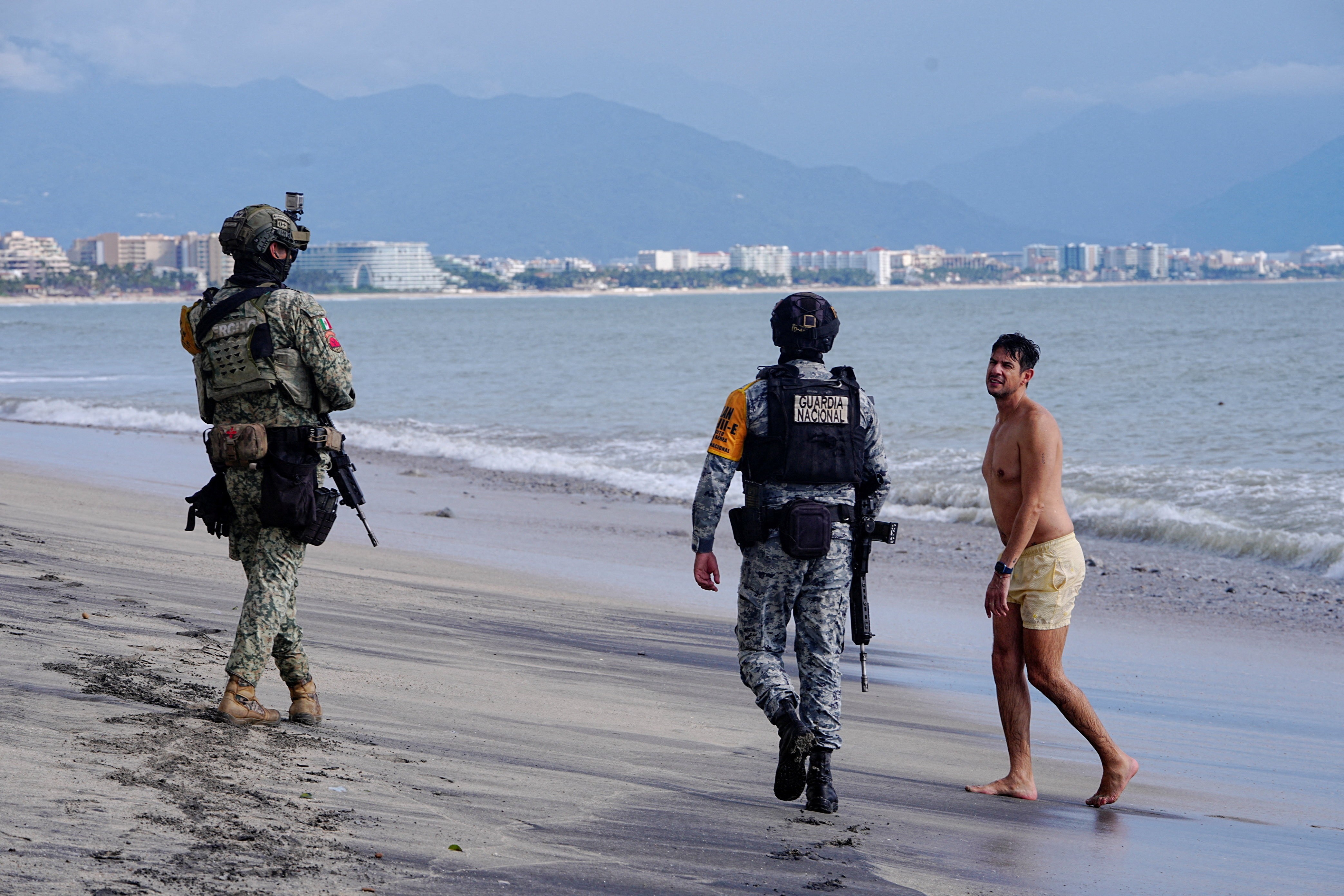 Furacão Simon ganha força na costa do Pacífico do México e ameaça região turística