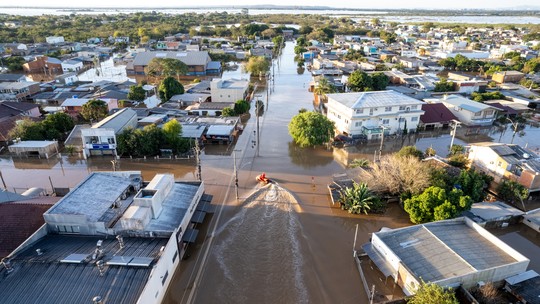 Enchentes no RS provocam maior evacuação de casas no país em três décadas