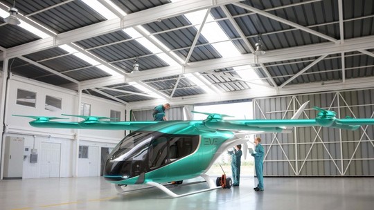Modelo piloto de ‘carro voador’ da Embraer ficará pronto para testes até o fim do ano