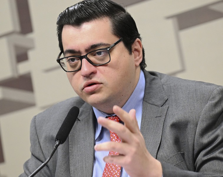 Warren projeta déficit primário estrutural de 0,8% do PIB