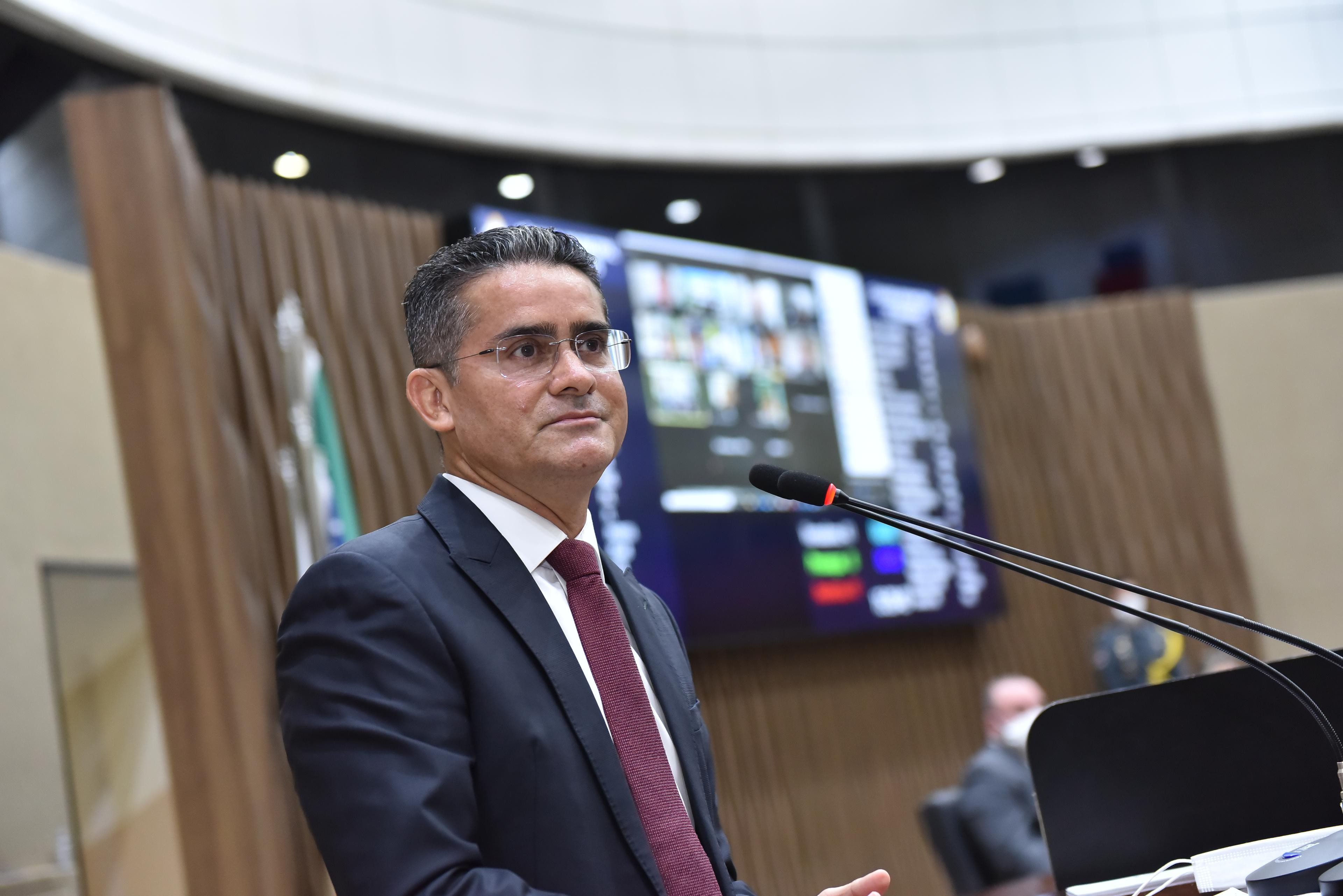 David Almeida assume segundo mandato em Manaus e pede diálogo com vereadores