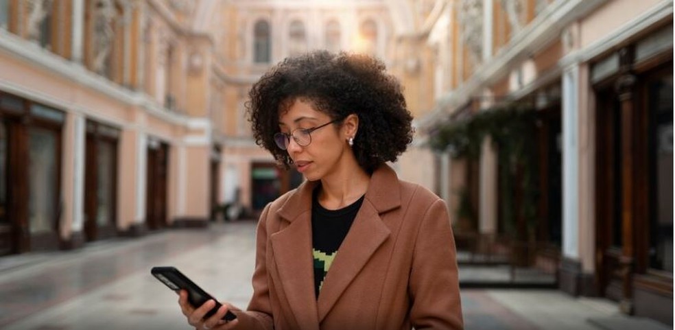 Colunista reforça que a visibilidade digital ajuda a abrir portas, mas não é a única forma de ganhar reconhecimento — Foto: Freepik