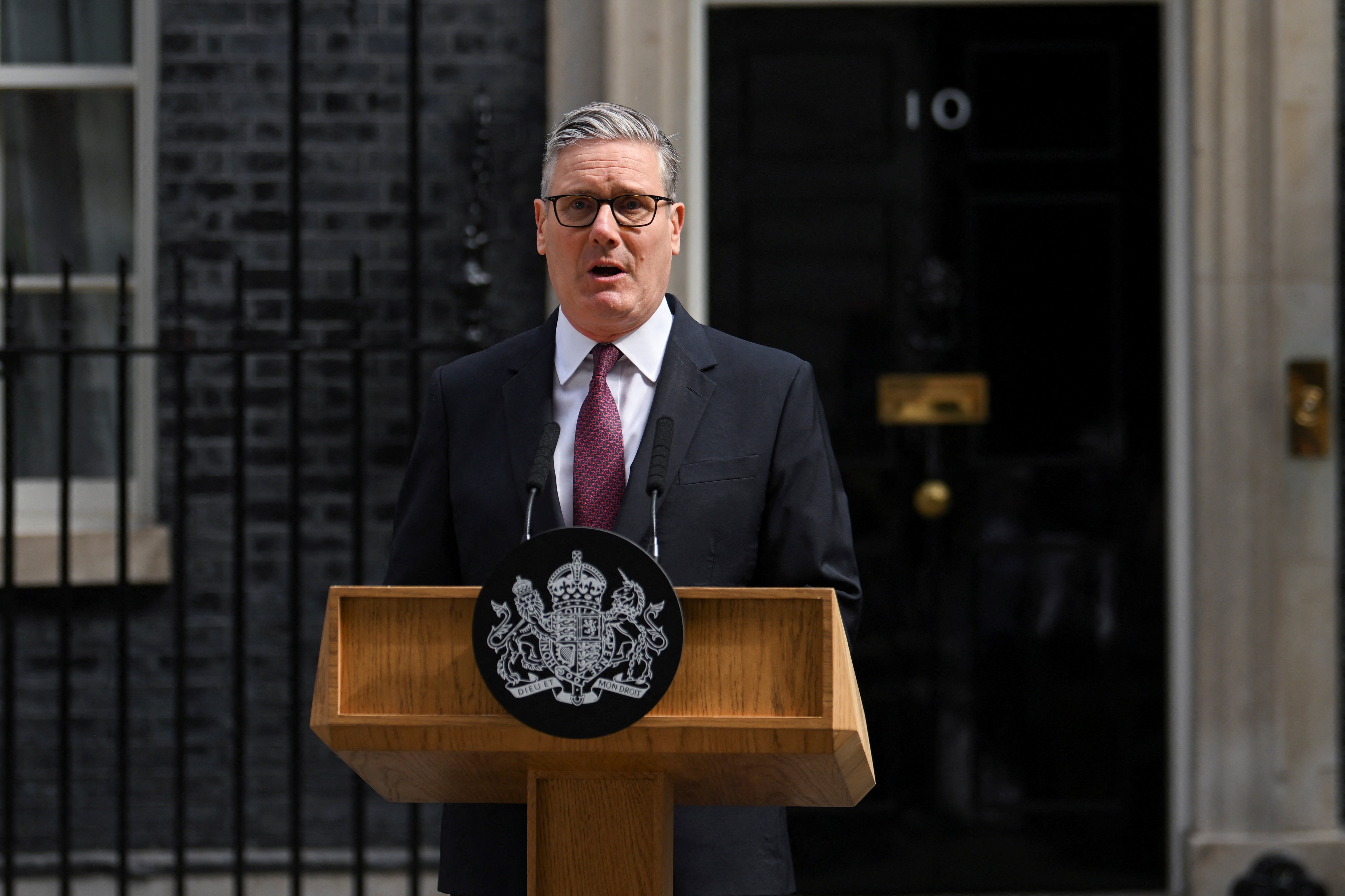 Starmer anuncia que deixará cargo de premiê do Reino Unido