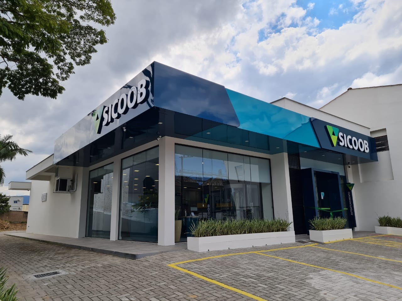 Sicoob mira alta renda com venda de seguros
