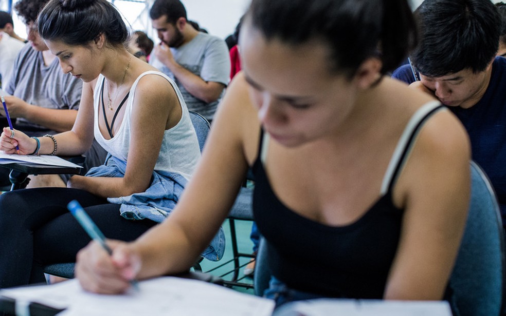 Pelas novas normas, estudante deverá saber o valor total de sua dívida na data da contratação do financiamento — Foto: Eduardo Anizelli/Folhapress