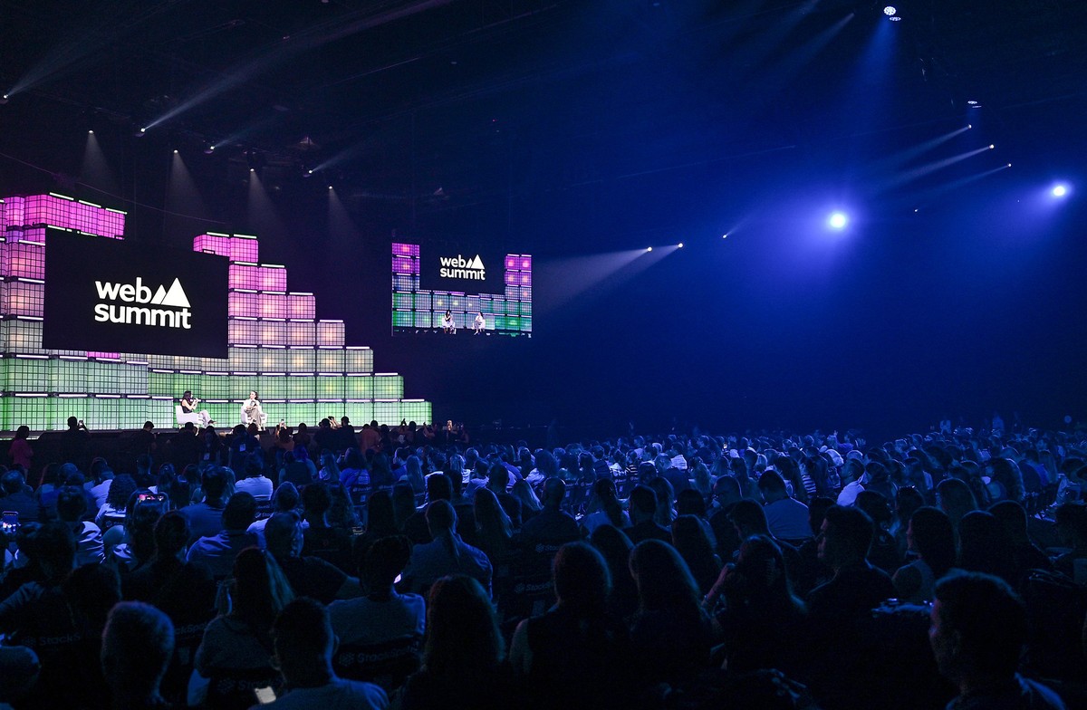 IA é onipresente em palestras e nos corredores do Web Summit Rio 2025 ...