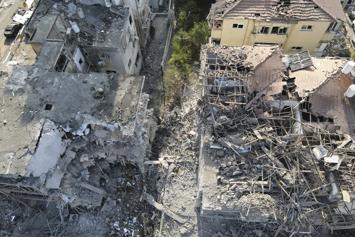 Israel e Irã trocam ataques e ameaças em mais dia de tensão no Oriente Médio