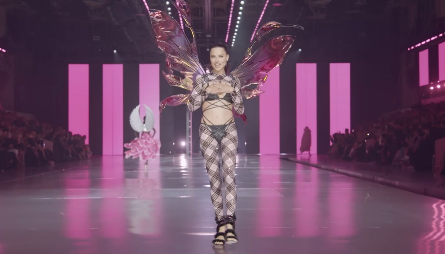 Desfile da Victoria’s Secret volta com formato de show global em Nova York