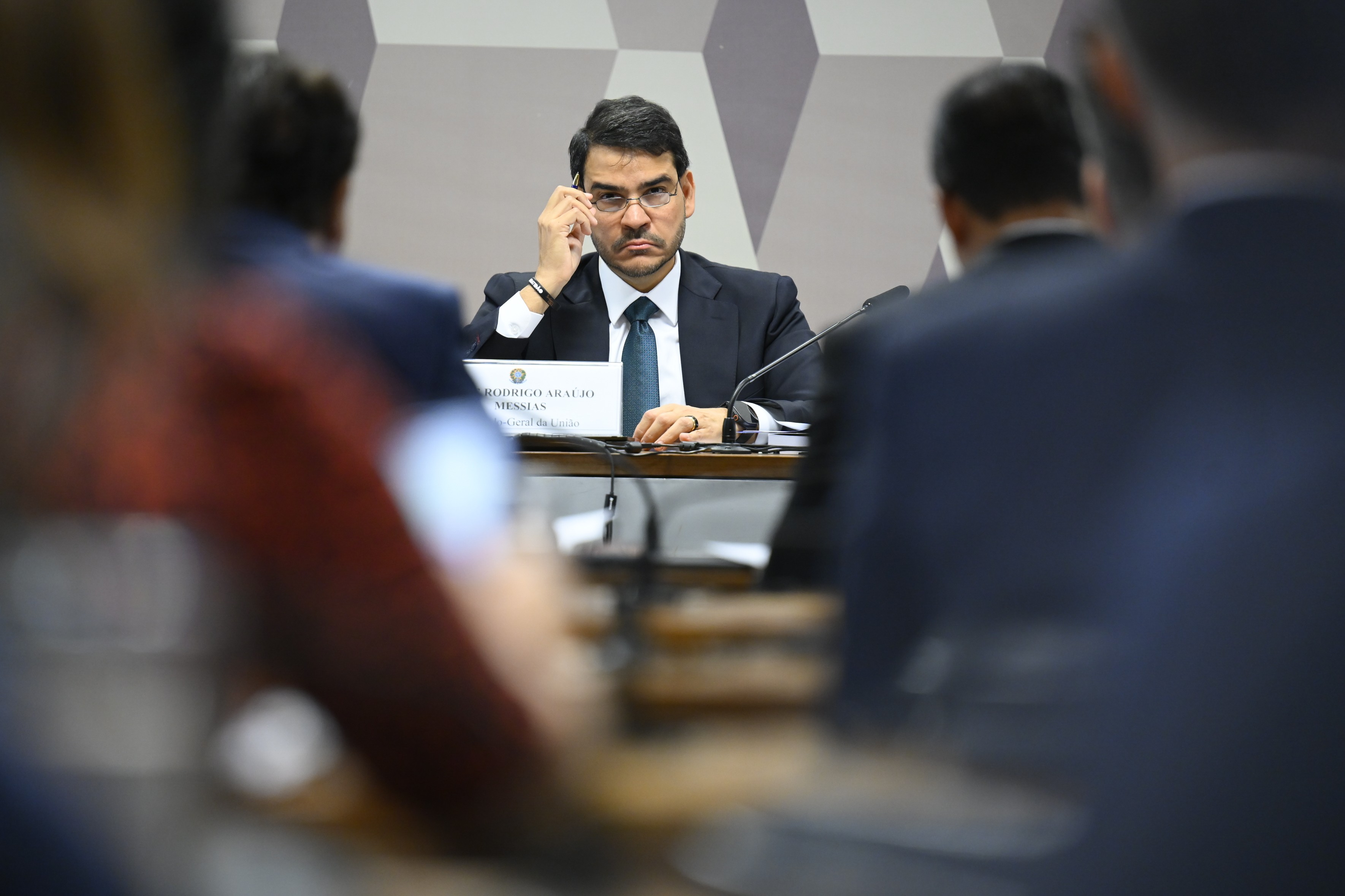 CCJ aprova indicação de Jorge Messias por 16 a 11; acompanhe ao vivo