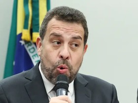 Quem defende ajuste fiscal com corte de políticas sociais não entendeu nada dessa eleição, diz Boulos