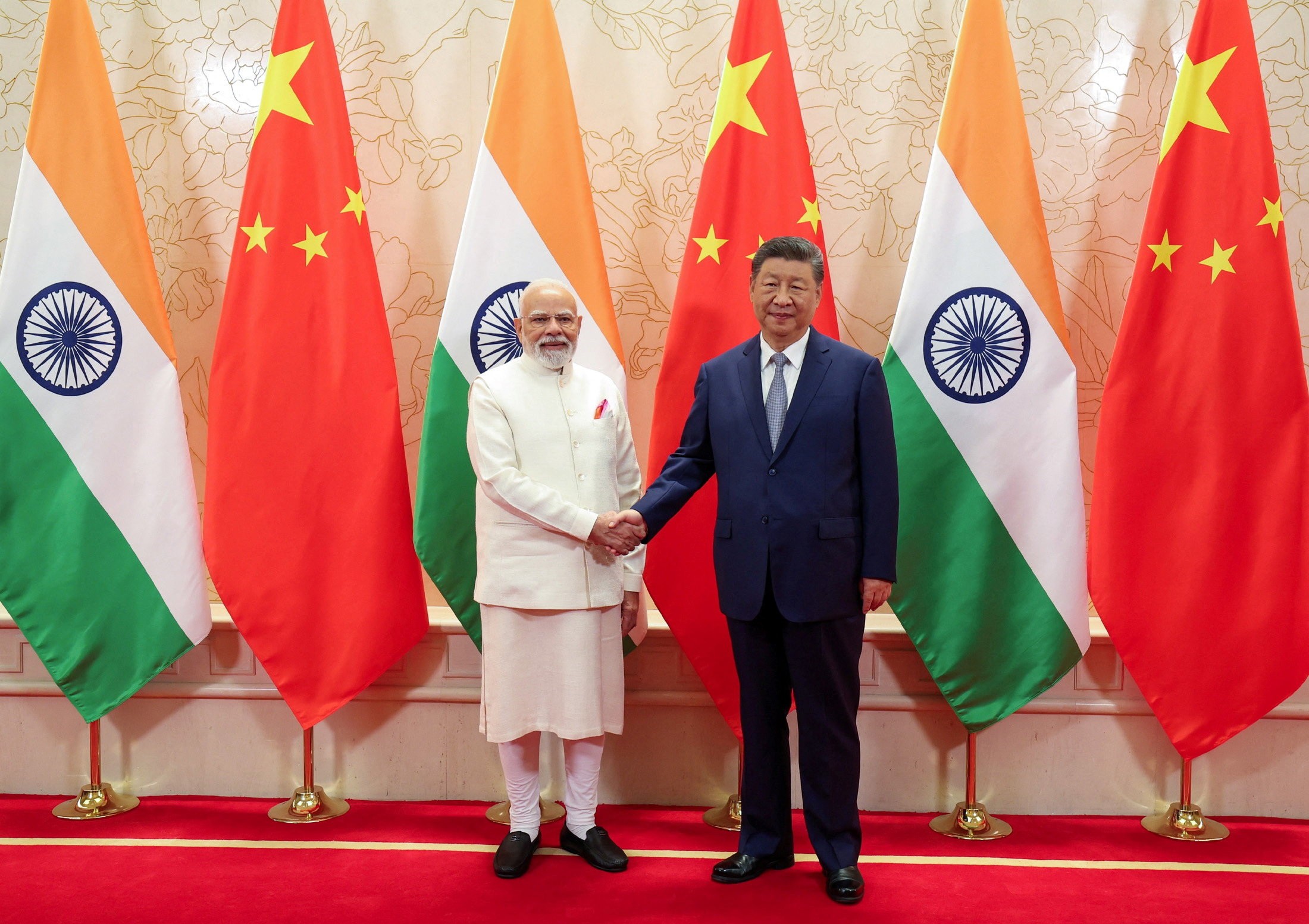 Xi  Jinping diz a Modi que China e Índia devem ser parceiras, não rivais