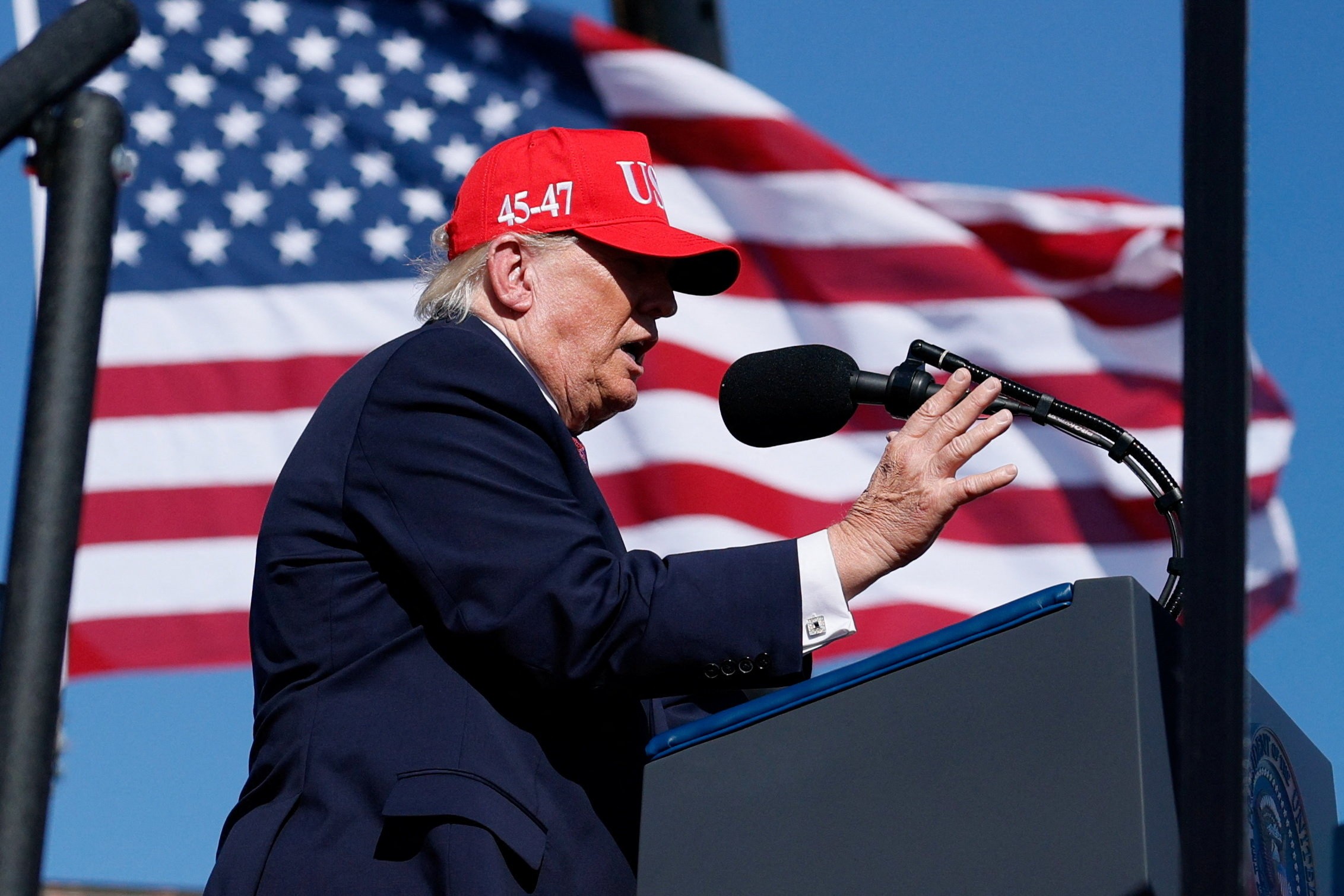 Frustração com Trump favorece democratas às vésperas de eleições nos EUA, diz pesquisa