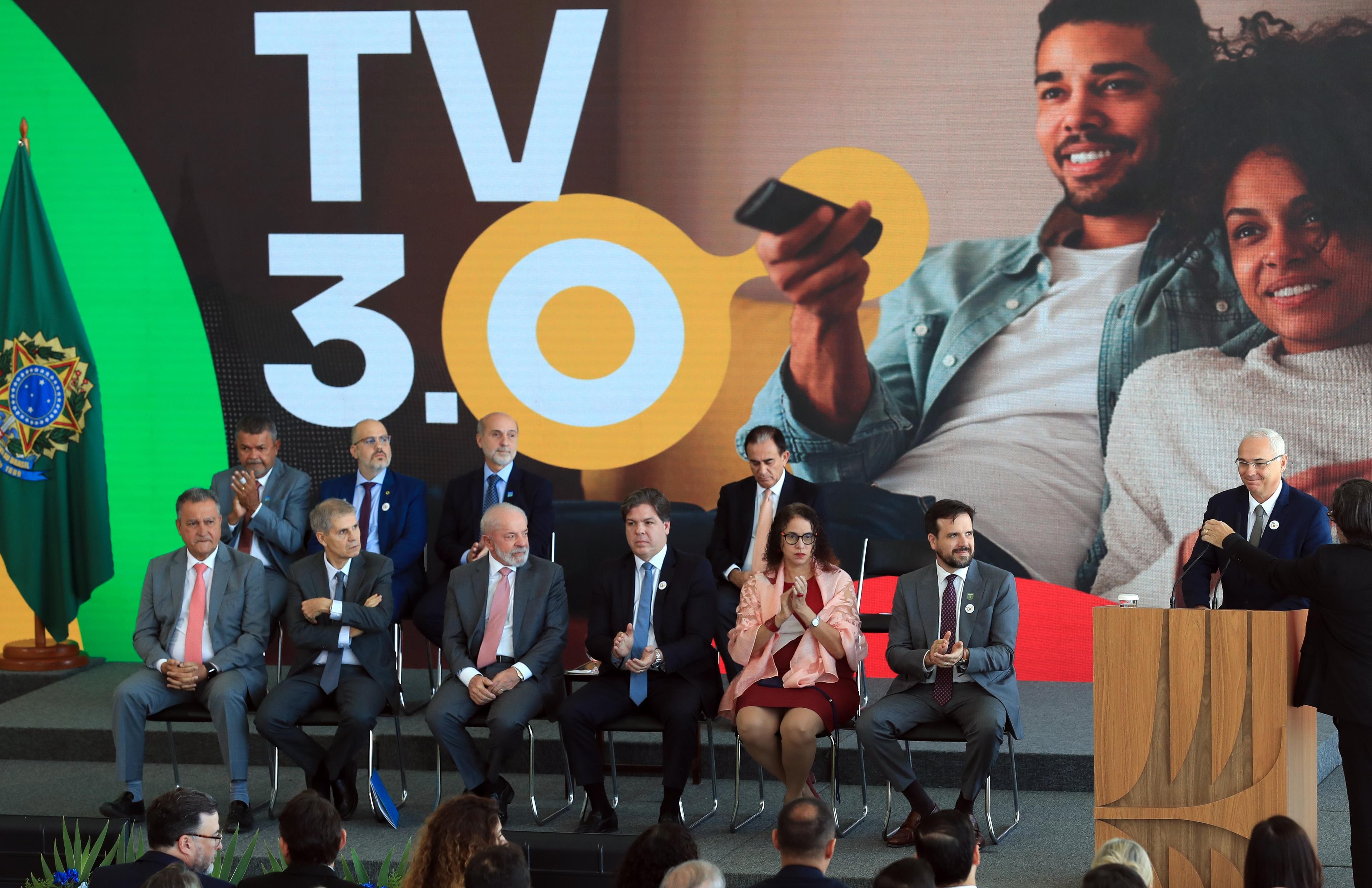 Lula assina decreto que regulamenta TV 3.0, nova geração da televisão aberta