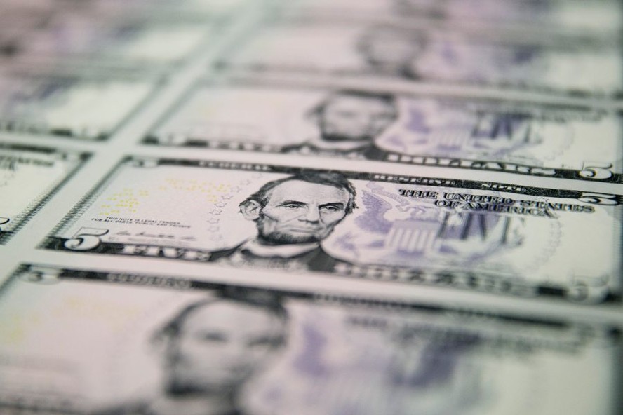 Dólar acumula alta de 10,13% em junho, mas cai 6,14% no semestre