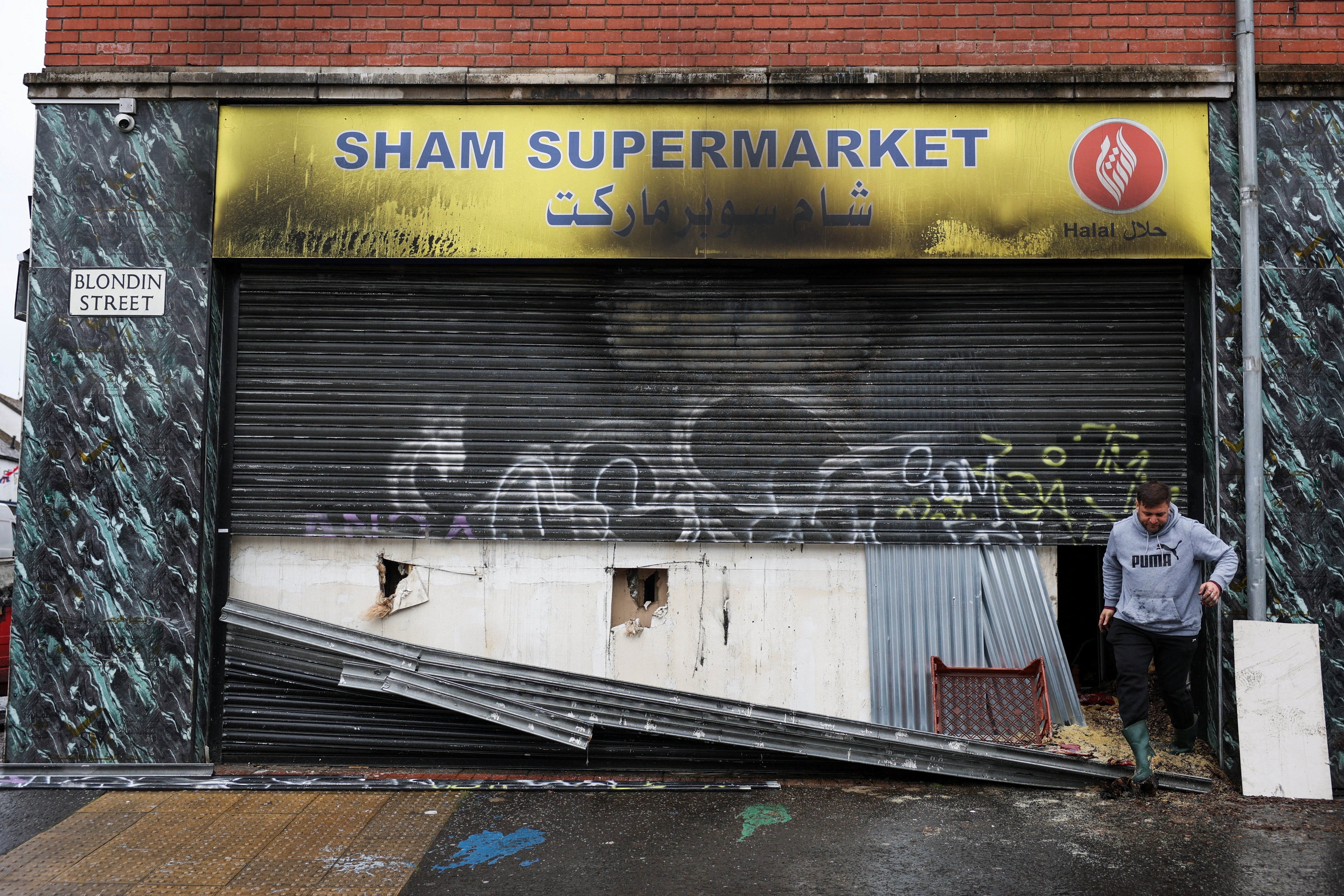 Violência contra imigrantes espalha o medo pelas ruas de Belfast