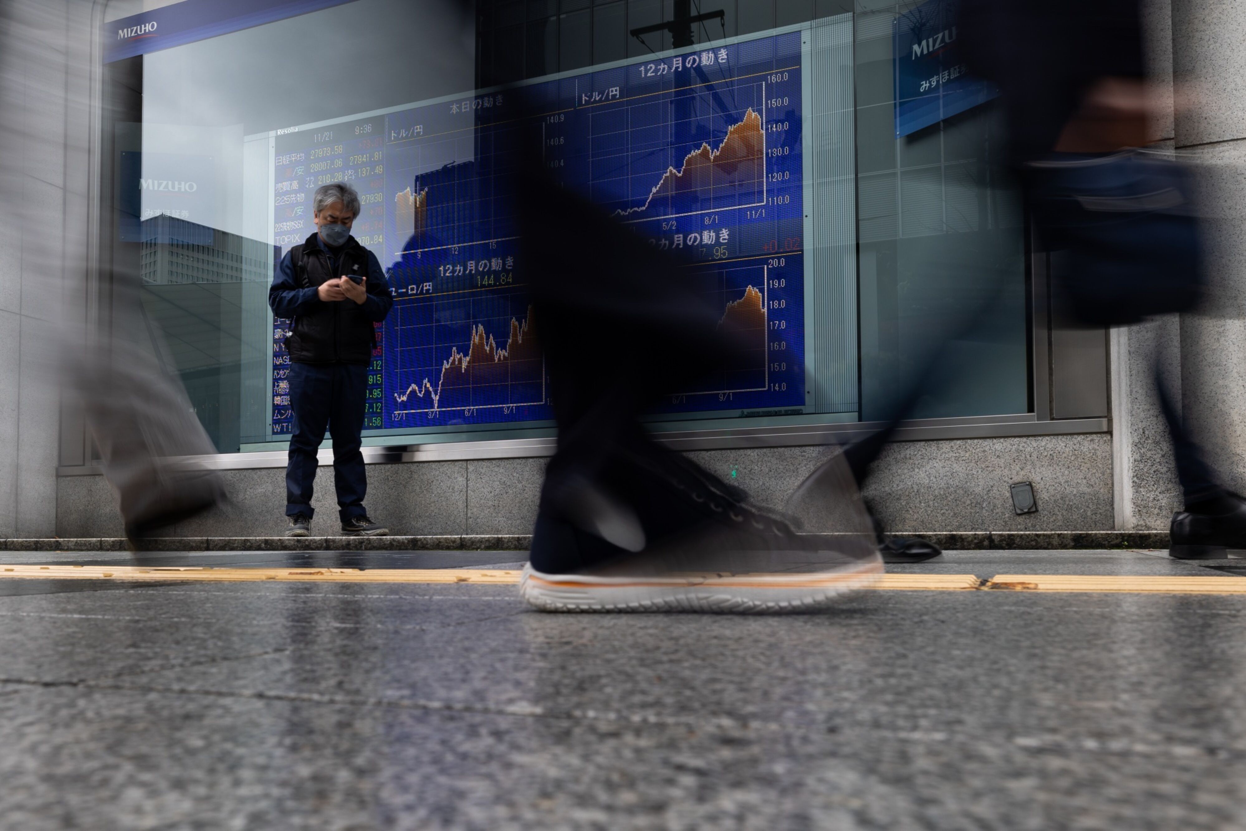 Bolsas da Ásia terminam semana em alta apesar de tensões tarifárias