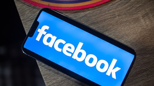 Lucro da Meta, dona do Facebook, mais que dobra no trimestre, mas ações despencam 