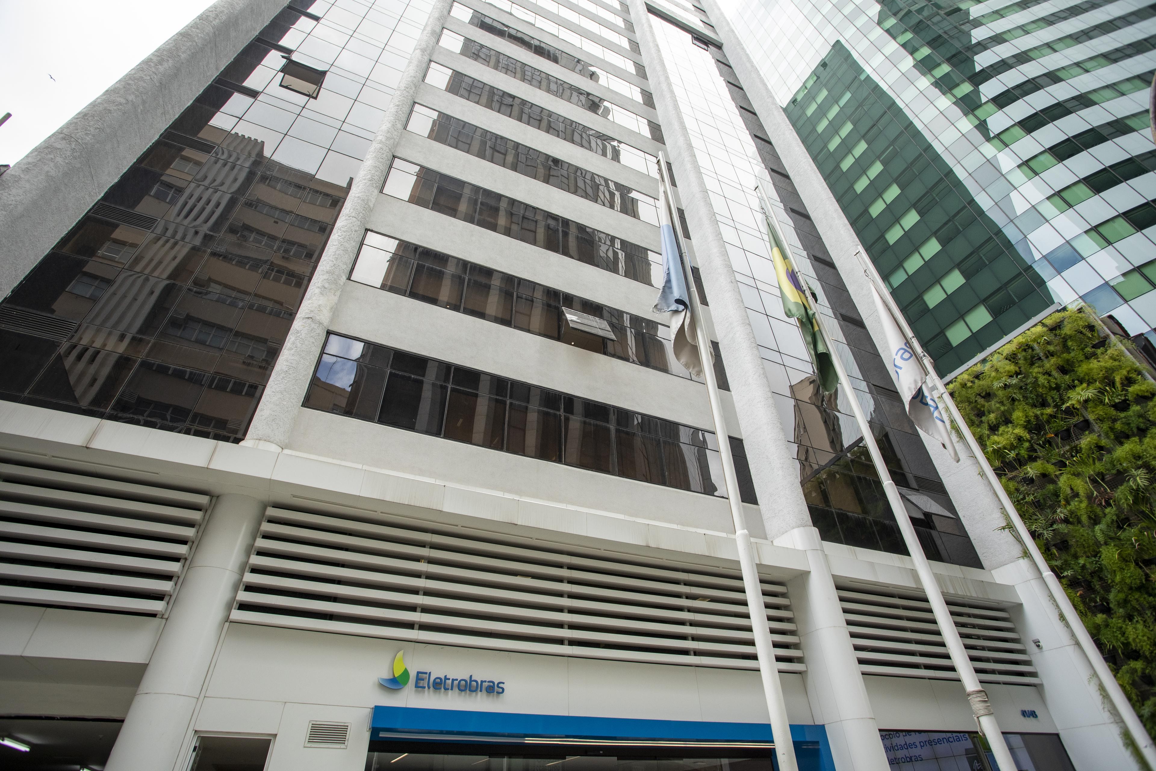 Ex-estatal indenizará gerentes ofendidos por presidente em reunião com entidade sindical