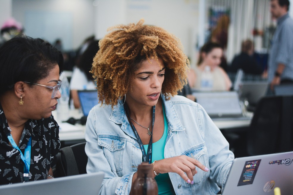 Ambiente corporativo estimula colaboração e construção conjunta de soluções — Foto: Divulgação