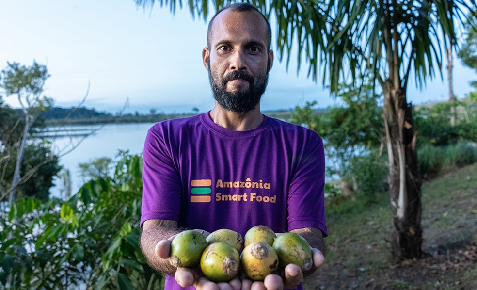 Beto Pinto, sócio e chef de cozinha da Amazônia Smart Food, cria receitas com produtos como tucumã (foto), e a empresa capacita comunidades para manejo sustentável — Foto: Divulgação/Amazônia Smart Food