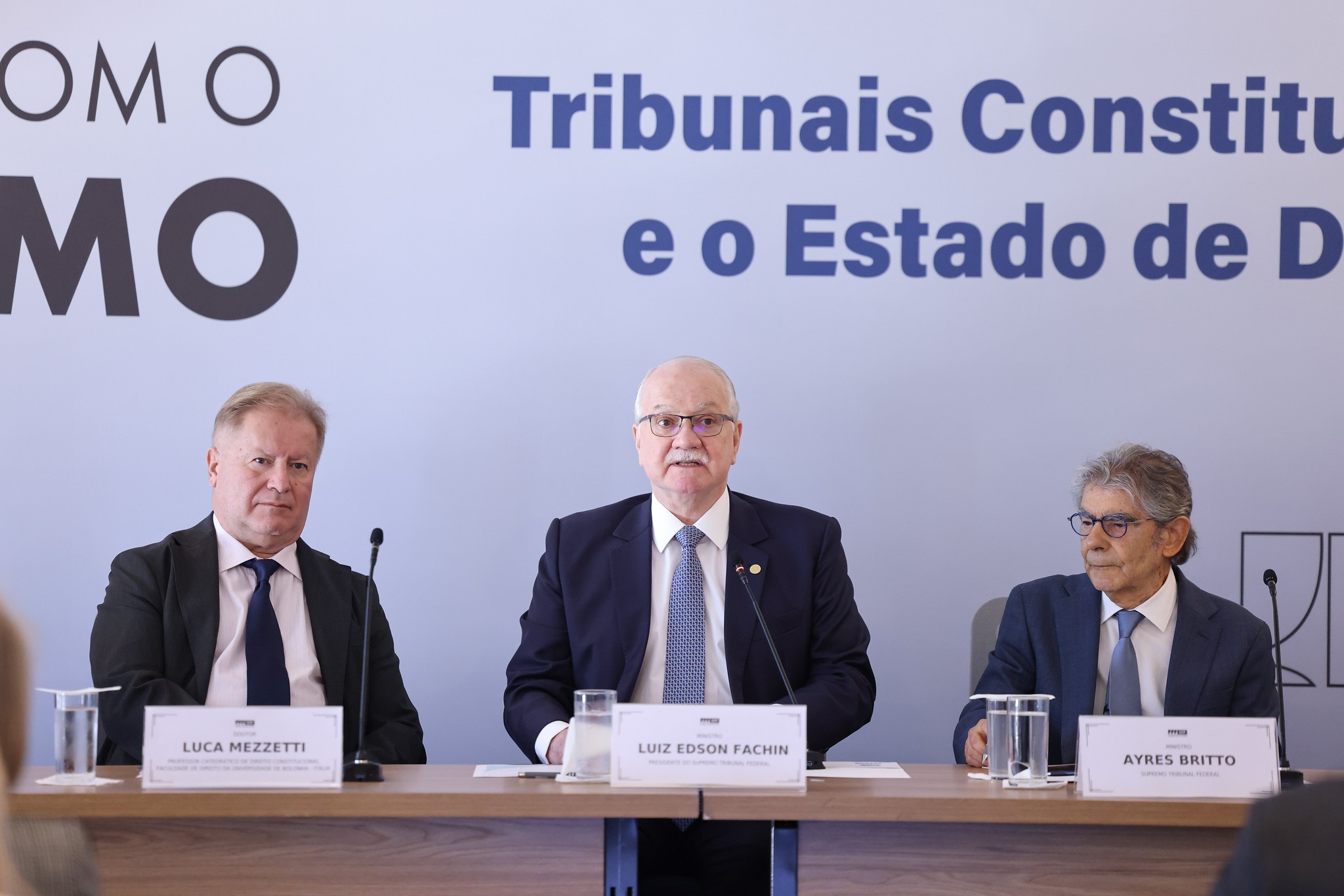 Fachin diz que 'meios aparentemente legais' corroem democracias
