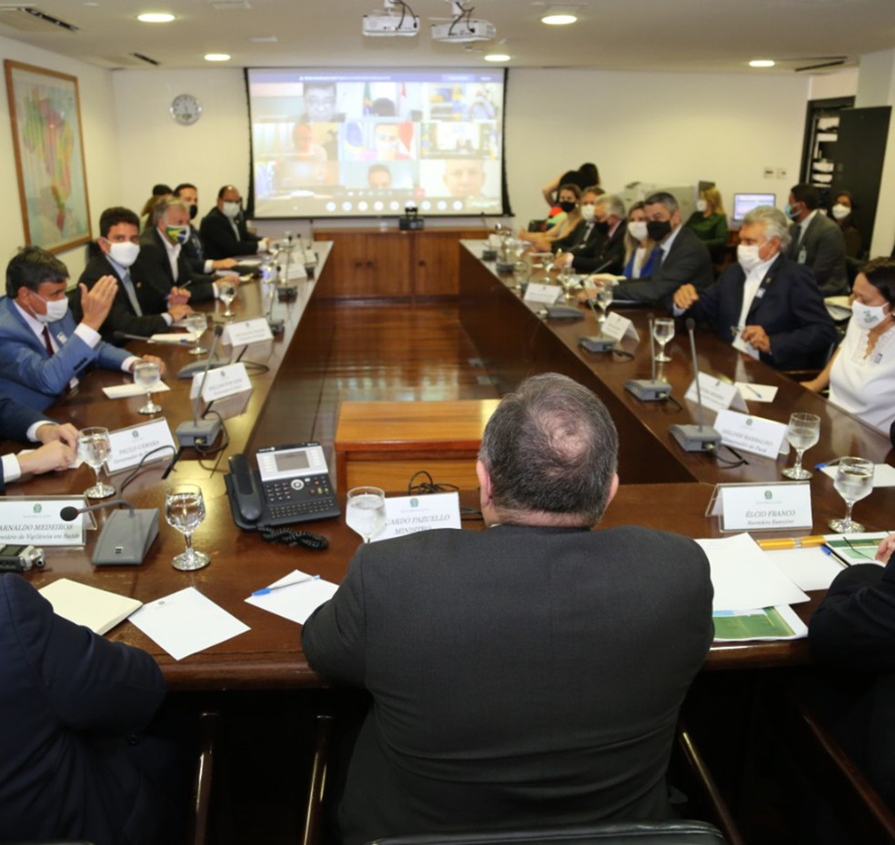 No Planalto, ministro Eduardo Pazuello se reúne com governadores para tratar do planejamento da vacinação contra a covid — Foto: Aurélio Pereira
