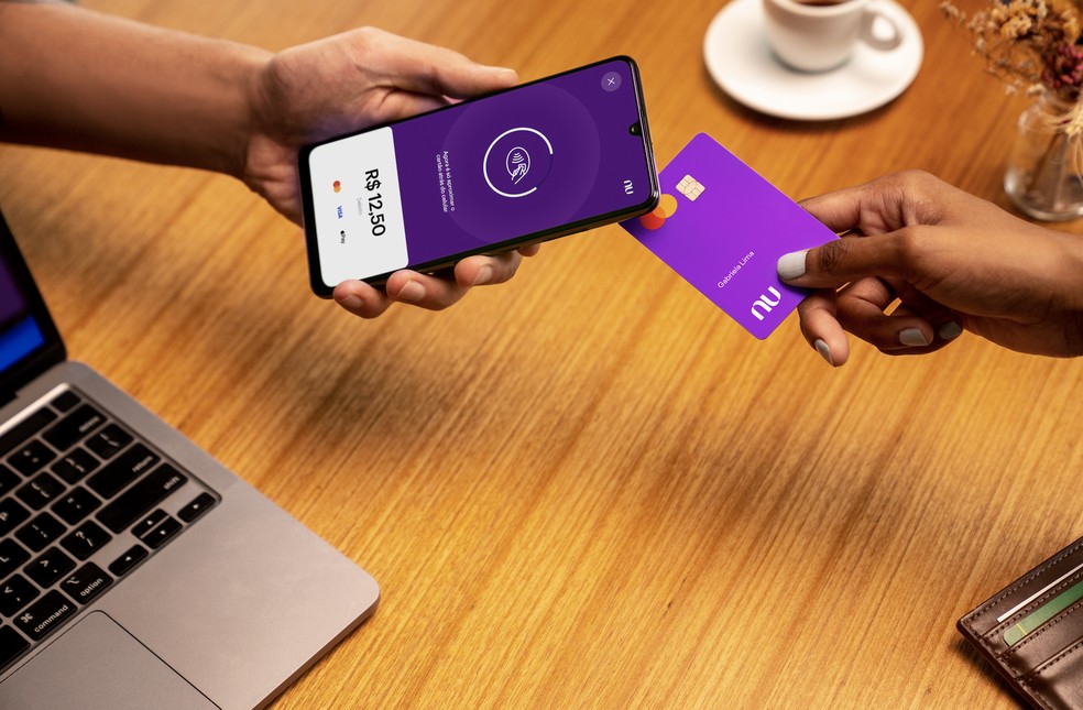 Nubank lança solução para pagamentos de cartão por aproximação, usando