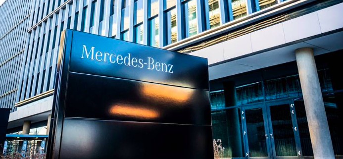 Mercedes-Benz se aproxima de acordo com Tytan sobre sistema 