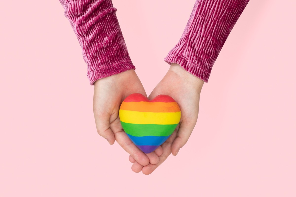 Saúde LGBTQIA+: cuidado contínuo exige jornada permanente | Dino ...