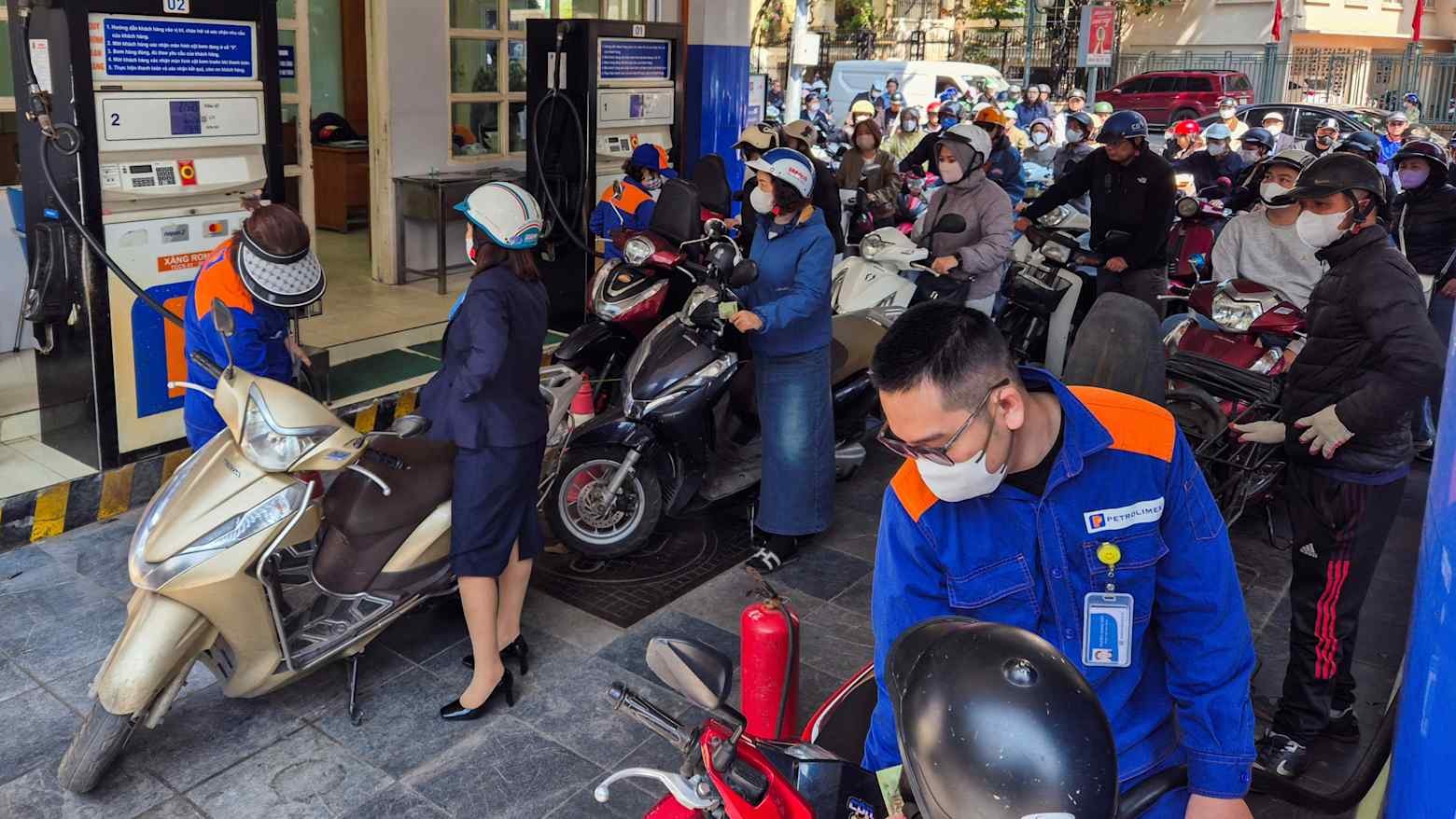 Capital do Vietnã flexibiliza plano de proibição de motos a gasolina previsto para julho