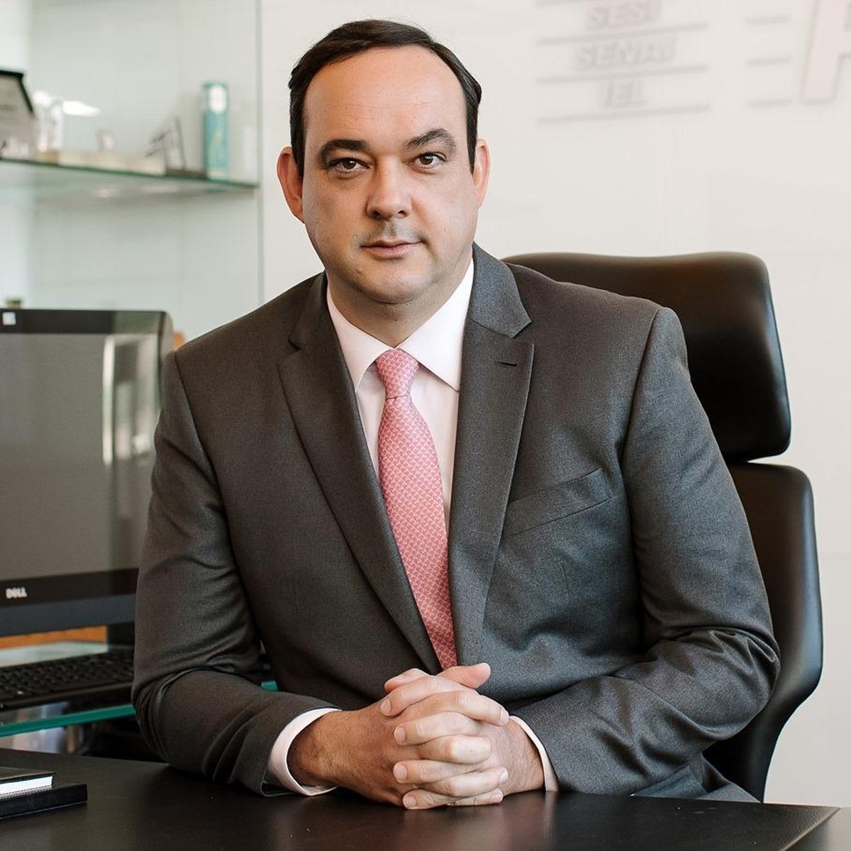 Flávio Roscoe Interrompe Campanha Por Pneumonia e Bronquiolite