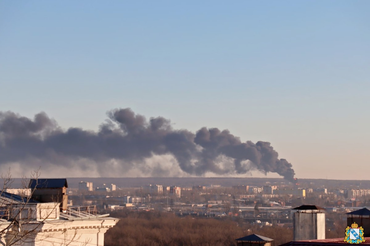 Ucrânia ataca Rússia, atinge usina nuclear e provoca incêndio em terminal de combustível