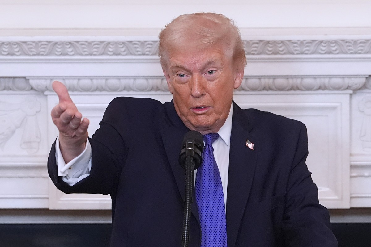 Trump diz que vai enviar navio-hospital para a Groenlândia